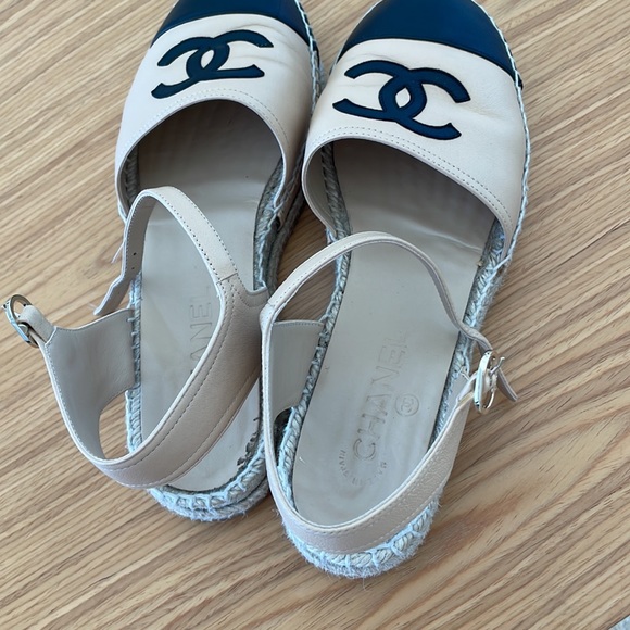 CHANEL flat sandals. Size 38. Worn only few times. - Picture 3 of 5